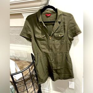 Guess Romper Army Green Never Worn! Size Medium✨